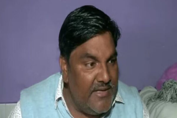 Delhi News: दोषी करार होते ही रोया ताहिर हुसैन, 11 में से 6 आरोपी बरी