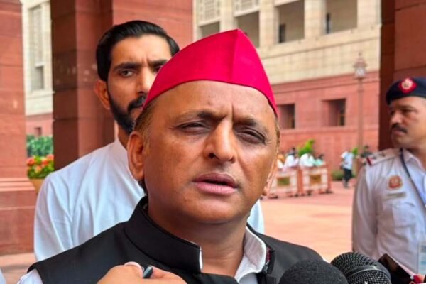 UP Politics: अखिलेश का भाजपा पर बड़ा हमला, युवाओं-किसानों की अनदेखी का आरोप