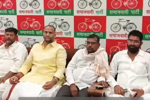 UP News: चंदौली में पूर्व विधायक मनोज सिंह नजरबंद, बोले- नहीं रुकेगी किसानों की लड़ाई