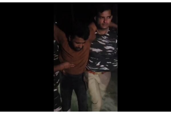 UP News: बलिया में पुलिस मुठभेड़, पैर में गोली लगने से शातिर वाहन चोर घायल; 4 गिरफ्तार