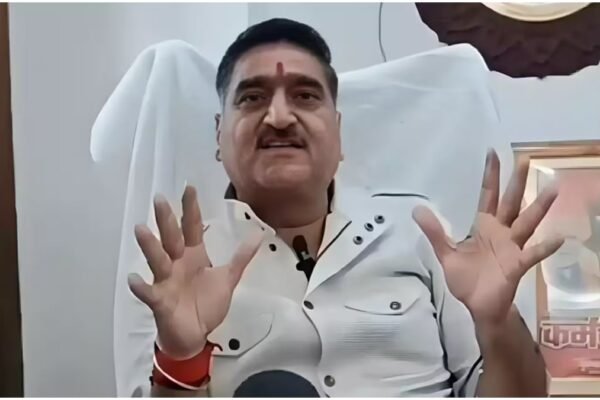 UP News: फर्जी अकाउंट से समाज बांटने वालों से सावधान रहें, सांसद की अपील