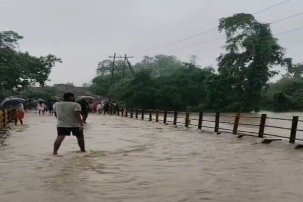 Janjgir: दो दिन की मूसलाधार बारिश से जनजीवन अस्त-व्यस्त, कई गांव कटे