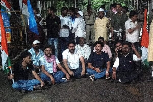 Rahul Gandhi की गिरफ्तारी पर कटनी में कांग्रेस का जोरदार प्रदर्शन, कलेक्ट्रेट पर अनिश्चितकालीन धरना जारी