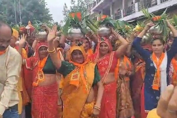 Guru Purnima: कलश यात्रा के साथ भव्य श्रीमद्भागवत कथा का शुभारंभ