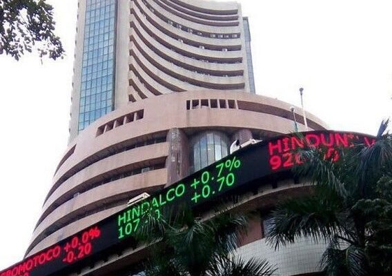 Sensex में 200 अंकों की तेजी, निफ्टी भी चढ़ा; ऑटो और IT में खरीदारी