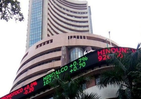 Stock market update: सेंसेक्स 77,700 और निफ्टी 24,250 पर स्थिर, बैंकिंग-FMCG में तेजी