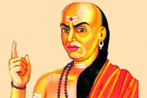 Chanakya Niti: इन जगहों से लौटते समय पीछे देखना ला सकता है बर्बादी
