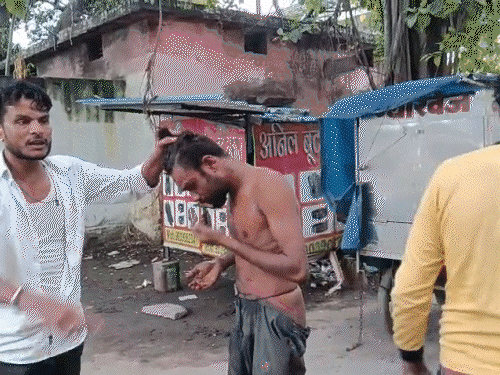 Crime: मंत्री बंगले के पास नाबालिग से दरिंदगी, लोगों ने आरोपी को पीटा