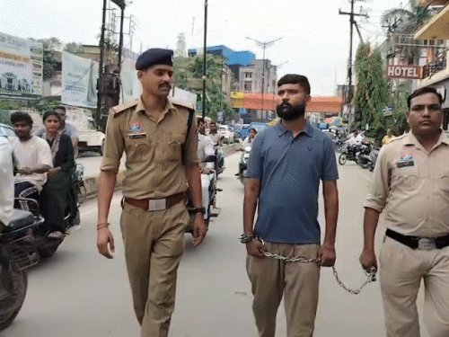 Drama: रायगढ़ SP ऑफिस में बदमाश ने किया हंगामा, खुद को आग लगाने की कोशिश