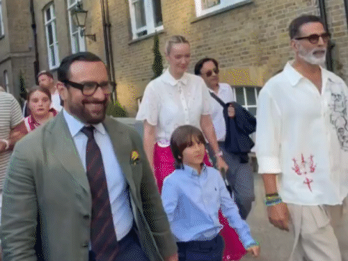 London: अक्षय कुमार का पैर फिसला, सैफ और तैमूर की हंसी छूटी