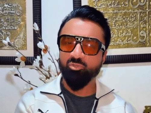 Eijaz Khan: जरीन खान के सपोर्ट में आए एजाज, पैपराजी को लगाई फटकार