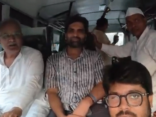 PM आवास के बाहर भूपेश बघेल का धरना, बोले- दिल्ली पुलिस ने मेरा जूता छीना