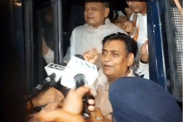 Protest: जयपुर में गहलोत-डोटासरा गिरफ्तार, धर्मेंद्र प्रधान के इस्तीफे की मांग तेज