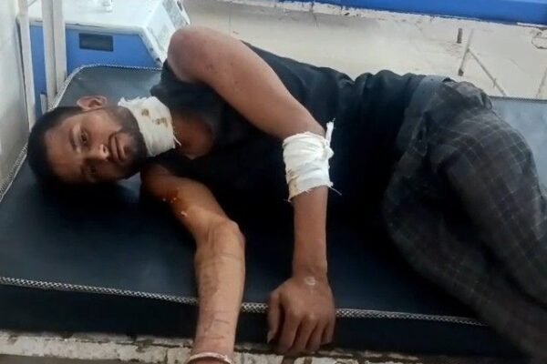 Chhatarpur: युवक ने दादा-चाची पर किया हमला, खुद को भी मारा चाकू