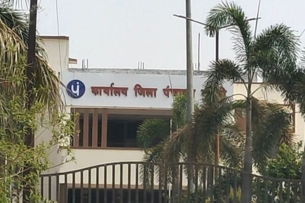 CM Helpline: मुंगेली में लापरवाही पर पंचायत सचिव निलंबित, कलेक्टर की कार्रवाई