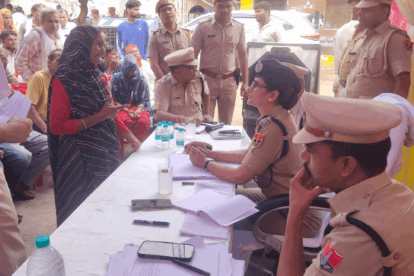 IG: डीग कोतवाली में जनसुनवाई, थाना प्रभारी पर रिश्वत मांगने के गंभीर आरोप