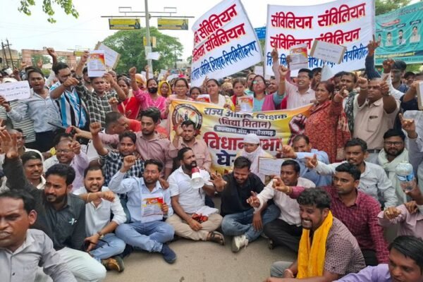 Protest: विद्यामितान शिक्षकों का विधानसभा कूच, पुलिस ने रोकी राह