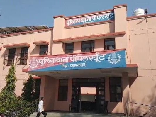 Drugs: प्रतापगढ़ में 4 किलो अफीम के साथ तस्कर गिरफ्तार, बाइक में छिपाया था माल