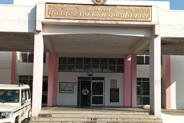 PM Awas: अनूपपुर में सरकारी जमीन पर कब्जा, पटवारी पर हेरफेर का आरोप