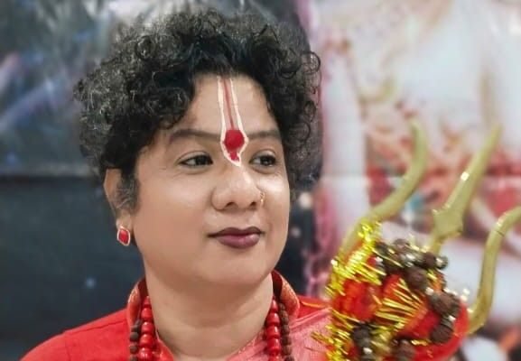 Election: दतिया उपचुनाव में उतरीं किन्नर संजना सिंह, बोलीं- मां पीतांबरा ने चुना