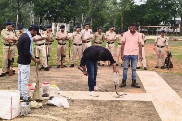 Training: MCB पुलिस को मिला CPR और स्नेक रेस्क्यू का प्रशिक्षण
