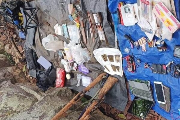 कांकेर बॉर्डर पर नक्सलियों का डंप बरामद, हथियार और लैपटॉप जब्त