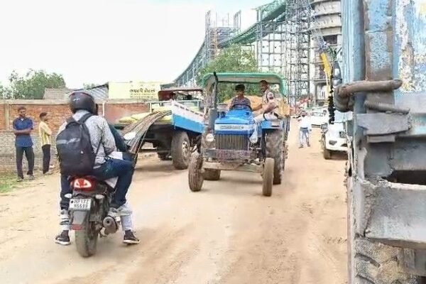 Tractor जब्त होने के 6 दिन बाद भी कार्रवाई क्यों नहीं, सिंगरौली में मचा बवाल