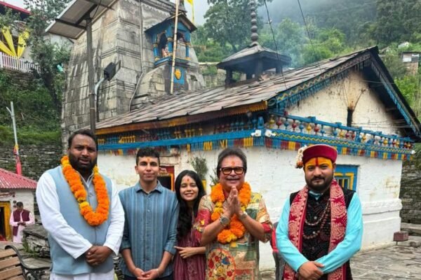 TMKOC निर्माता असित मोदी त्रियुगीनारायण मंदिर पहुंचे, बेटे की शादी के लिए की पूजा