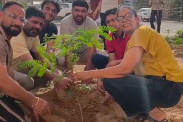 Churu: मेडिकल कॉलेज में डॉक्टर्स ने ‘एक पेड़ मां के नाम’ लगाए पौधे