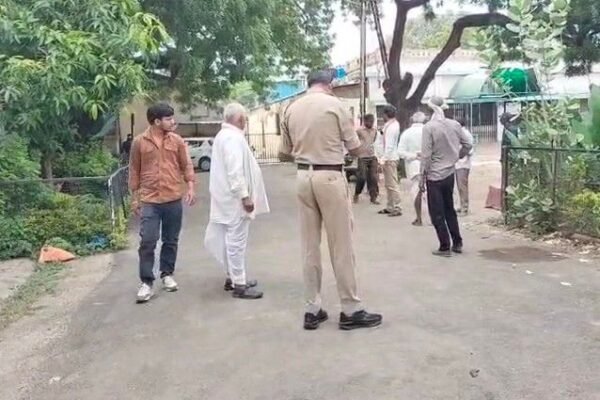 Breaking: खेत में काम करते वक्त युवक की संदिग्ध मौत, अस्पताल ले जाते समय तोड़ा दम