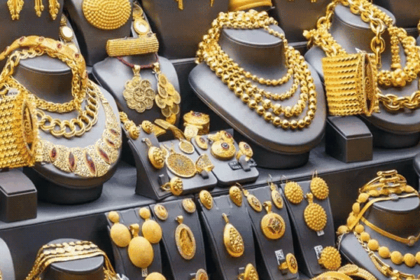Gold: सोना ₹476 सस्ता, चांदी ₹849 उछली, जल्द ₹2.80 लाख का आंकड़ा पार?