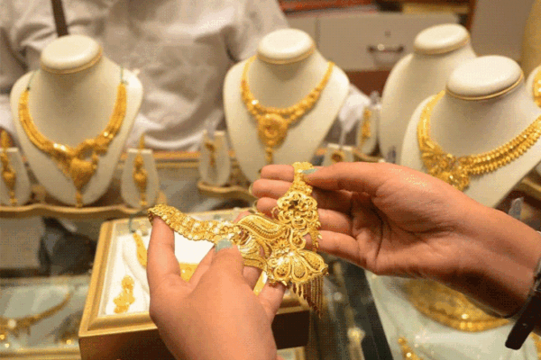 Silver: चांदी ₹1,668 और सोना ₹1,180 सस्ता, एक महीने में ₹24 हजार गिरी कीमत