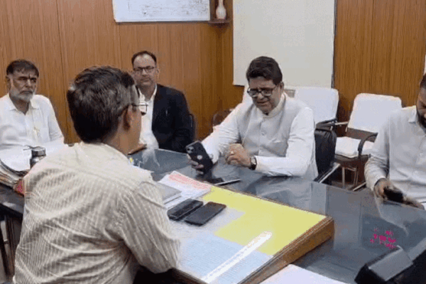Farmer Suicide: जज ने डिस्कॉम अधिकारी से पूछा, कनेक्शन में देरी क्यों?