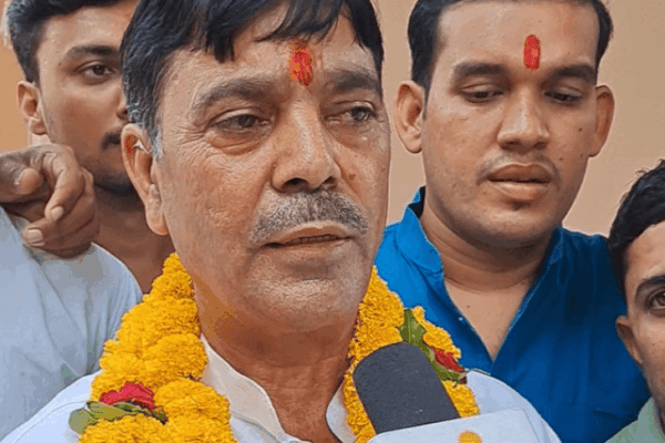 Election: दतिया उपचुनाव में अवधेश नायक को स्टार प्रचारकों में जगह नहीं मिली