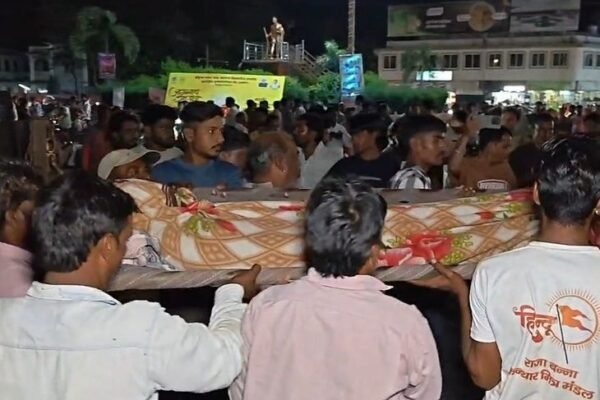 Udaipur: तेज आवाज पर टोकने पर बुजुर्ग की हत्या, परिजनों का जोरदार प्रदर्शन