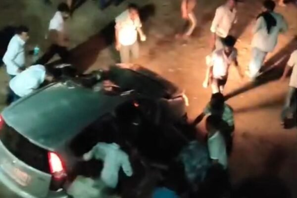 Accident: हिसार से सालासर जा रहे युवकों की कार पशु से टकराकर पलटी, दो गंभीर