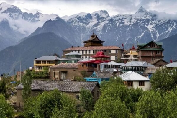 Sawan Custom: हिमाचल के इस गांव में महिलाएं निर्वस्त्र होकर क्यों करती हैं व्रत?