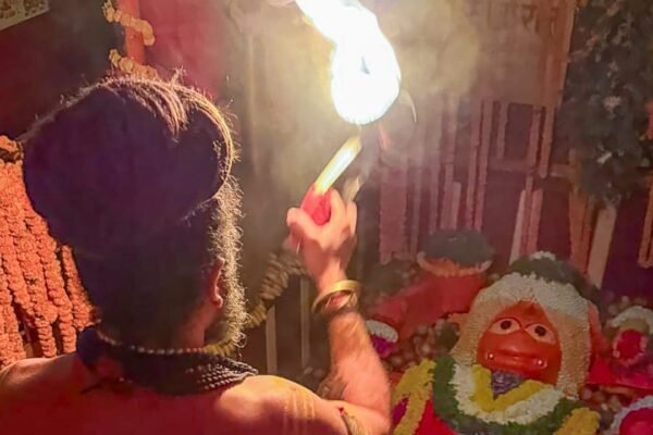 Sundarkand: मंगलवार को करें सुंदरकांड का पाठ, जानें इसके विशेष लाभ और विधि