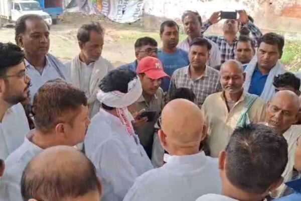 UP News: अजय राय ने बलदेव यादव के परिवार से की मुलाकात, मुआवजे की मांग