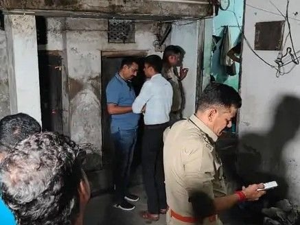 Crime: बैटरी कारोबारी ने पत्नी और तीन बच्चों को जहर देकर दी जान