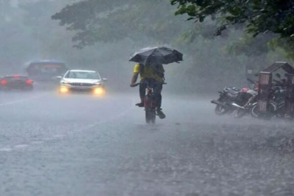 UP Monsoon: यूपी में भारी बारिश का रेड अलर्ट, 22 जुलाई तक जमकर बरसेंगे बादल