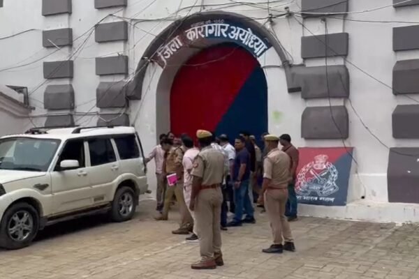 Ram Mandir: दान गबन मामले में टिन्नू यादव और मनीष की रिमांड शुरू