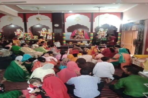 तनाव और नकारात्मकता से पाना है छुटकारा? तो मंदिर जाकर करें ये काम