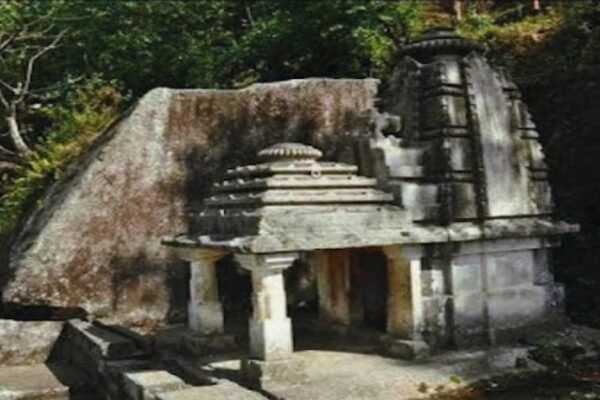 Mystery: इस शिवलिंग के दर्शन करने आते हैं हजारों, पर कोई नहीं करता पूजा