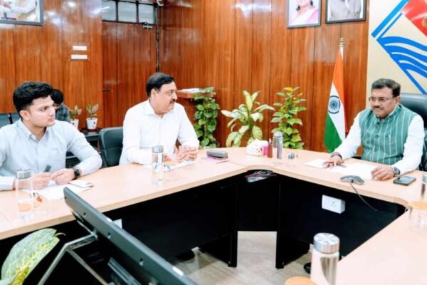 Uttarakhand: जनता के लिए हवाई सेवा बढ़ाएगी धामी सरकार, अधिकारियों को निर्देश।