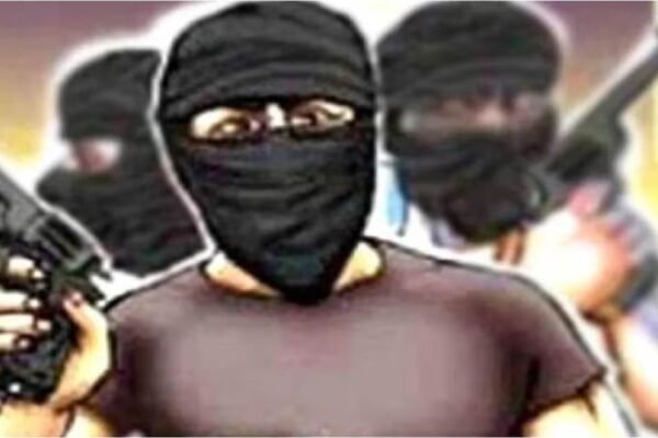 UP में बदमाशों के हौसले बुलंद, पुलिस बूथ के पास दिनदहाड़े लूट