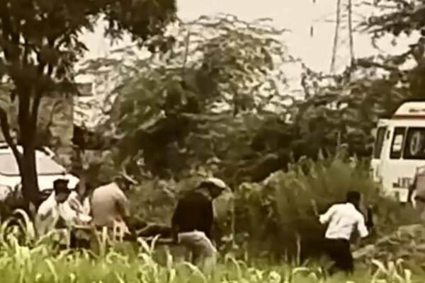 UP News: गुंडागर्दी का अंत, पुलिस एनकाउंटर में 2 लुटेरे ढेर, 2 सिपाही घायल