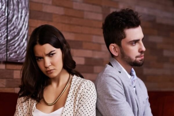 Relationship: क्या रिश्तों में बढ़ती दूरी की वजह ग्रहों की चाल है?