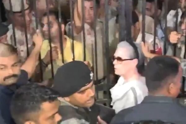 Delhi News: सोनिया गांधी पहुंचीं मंदिर मार्ग थाना, प्रियंका गांधी भी मौजूद
