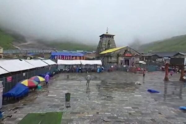 Kedarnath Update: सावन के पहले दिन भी केदारनाथ यात्रा ठप, सुनसान पड़ा दरबार